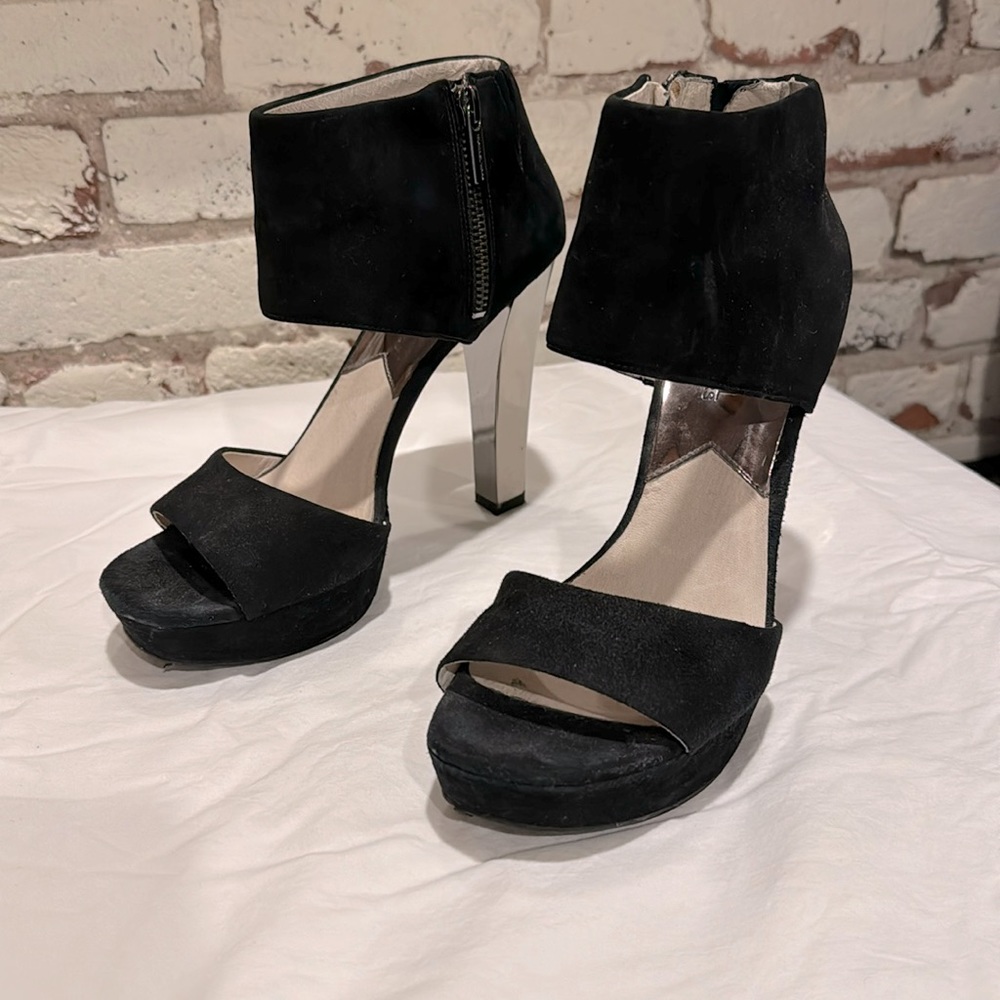 MICHAEL Michael Kors 4” heel black suede heels, size 8